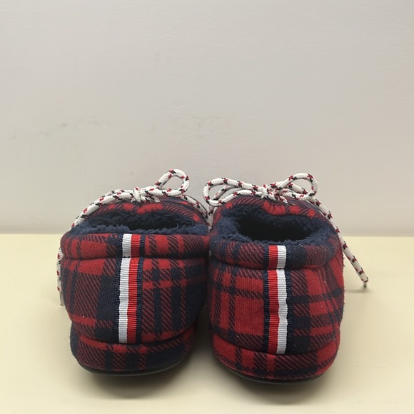 Tommy Hilfiger Red Plaid Fluffy Slippers Men’s Size 9 (NWOT) - Picture 4 of 6